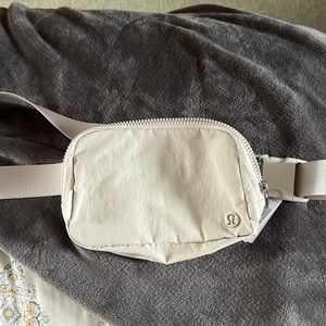 Lululemon belt bag NWT
